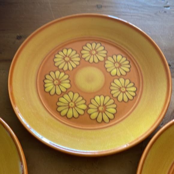 Four Metlox Vernon Ware Margarita Daisy Salad Plates - Picture 3 of 6